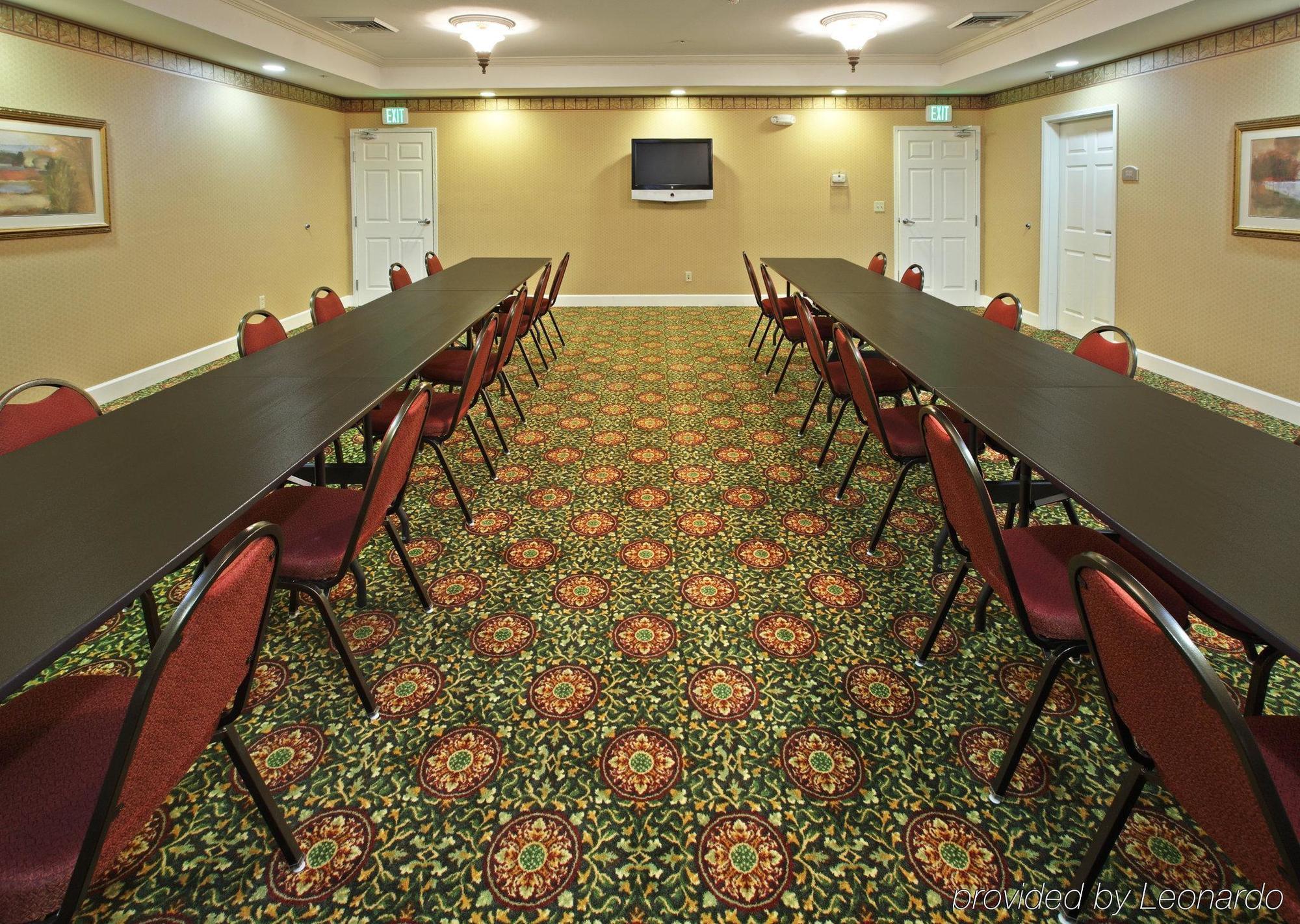Holiday Inn Express & Suites Magnolia-Lake Columbia Exterior photo